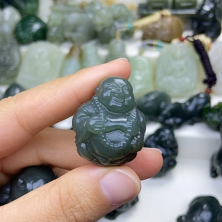 心***泉和田玉未镶嵌颈饰