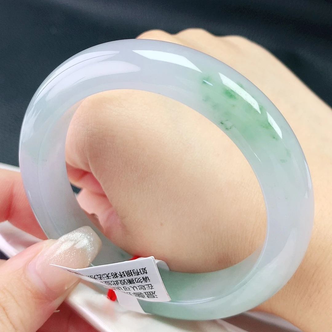 翡翠手镯未镶嵌56圈