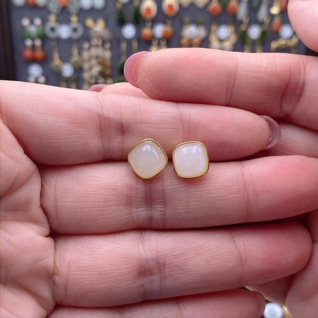 银S925镶嵌和田玉耳饰不*李