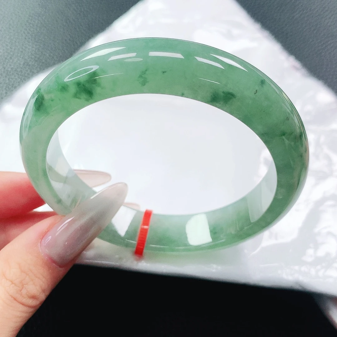 翡翠手镯未镶嵌59圈
