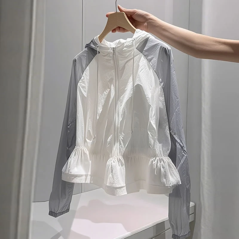 今年流行的白色连帽撞色防晒服外套轻薄透气夏季女装2025超火减龄