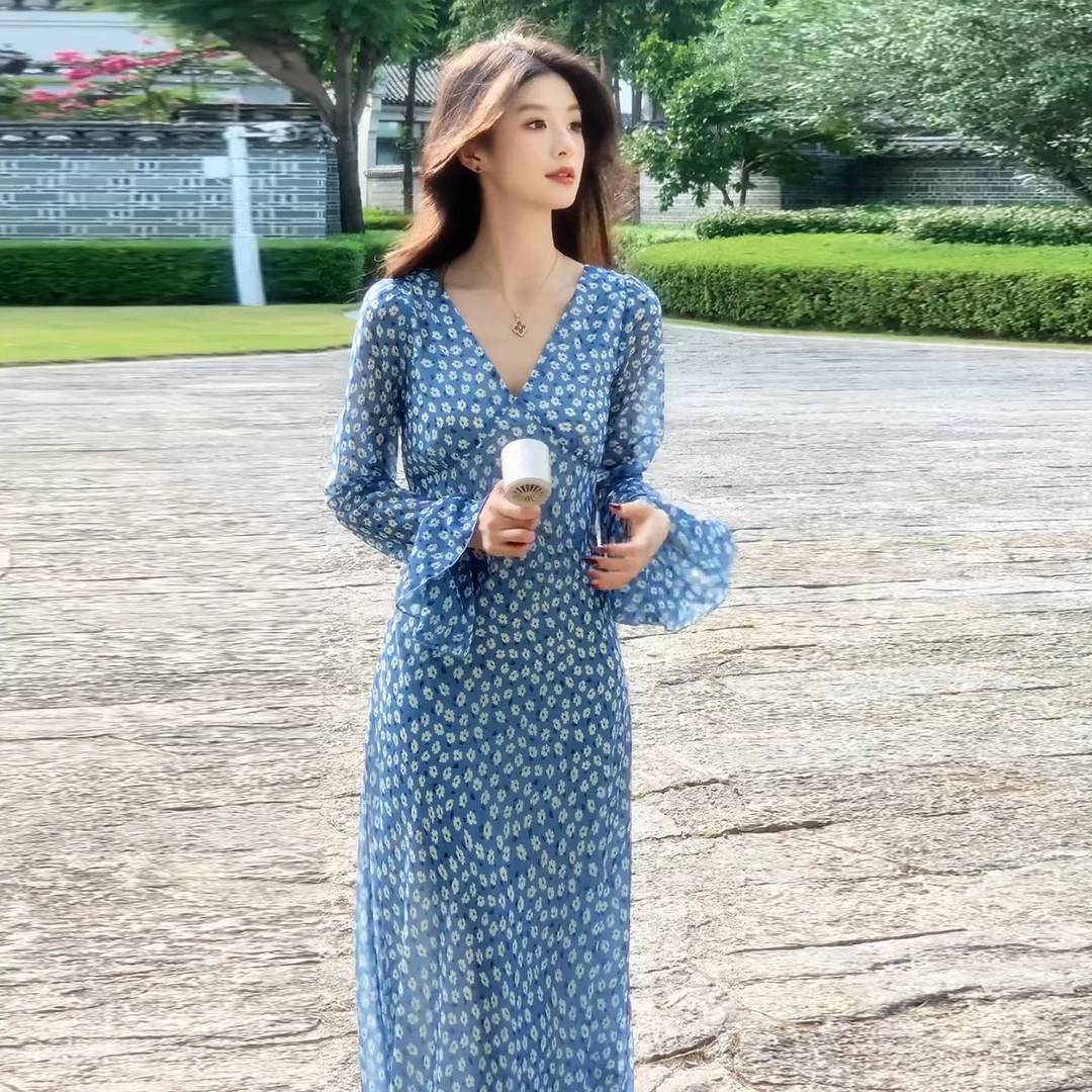 法式气质v领蓝色碎花长袖连衣裙子女早秋季夏季服装收腰长裙7100