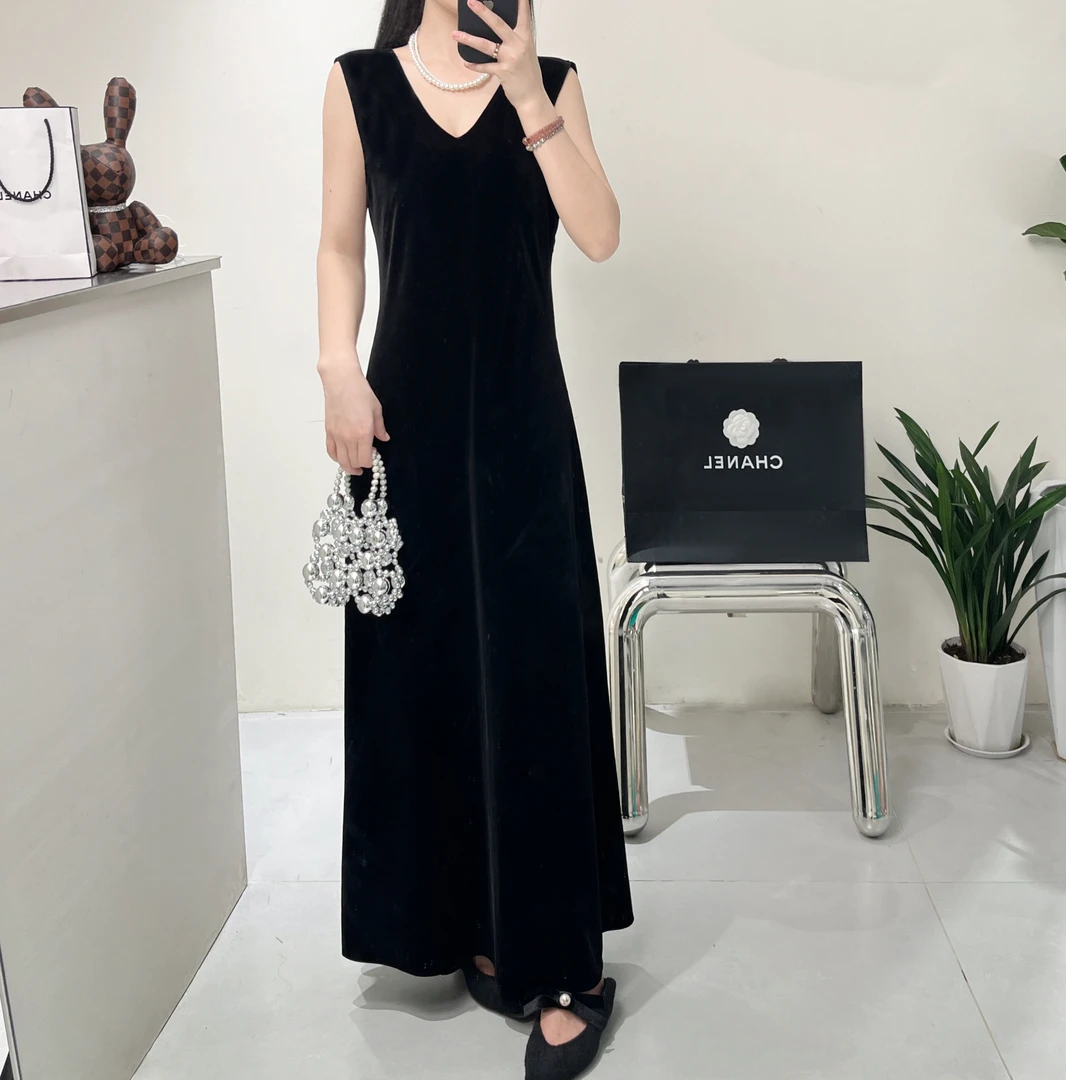高级感法式V领无袖丝绒长裙女新款黑色显瘦背心内搭连衣裙593