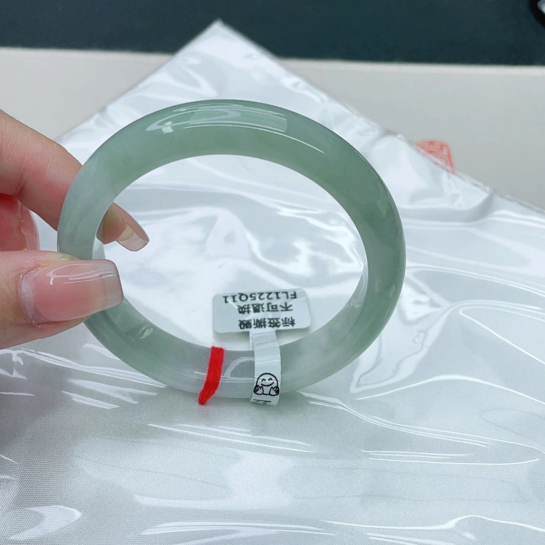 翡翠手镯未镶嵌正57