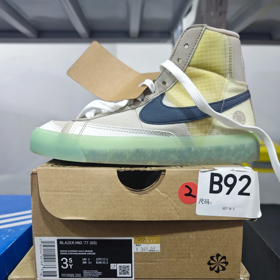 nike blazer高帮运动鞋 全新原盒 35.5码 12.5 bai B92