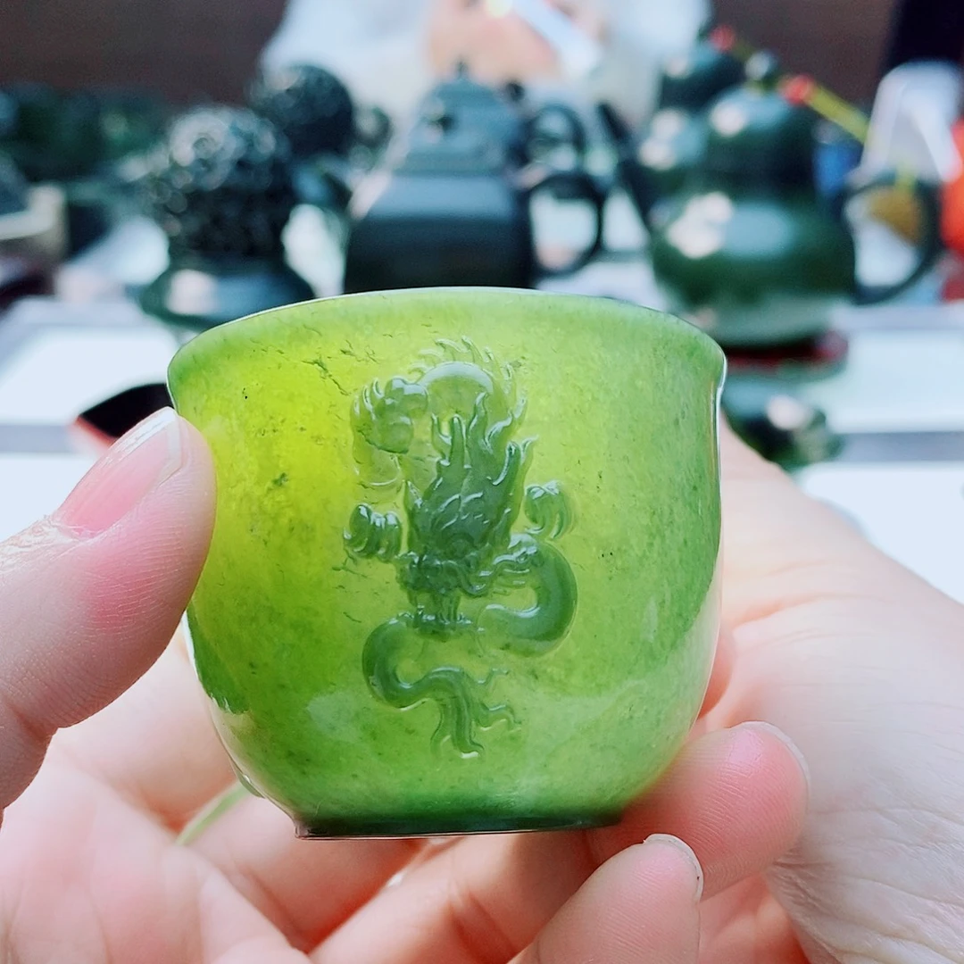 未镶嵌和田玉摆件微瑕