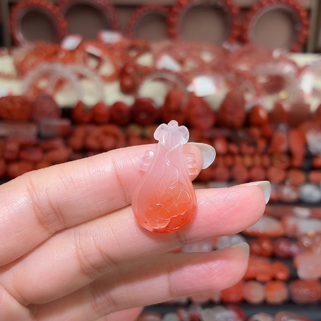 南红玛瑙未镶嵌颈饰琵琶吊坠