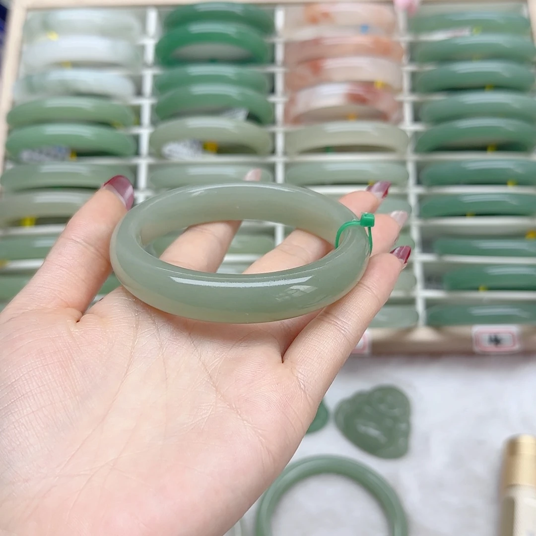 石英质玉手镯未镶嵌62口径