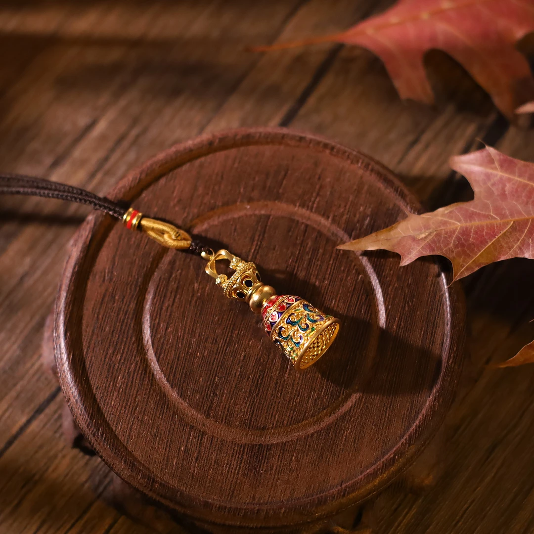 699/克【金刚铃】古法金黄金珐琅彩手工錾刻足金吊坠挂坠