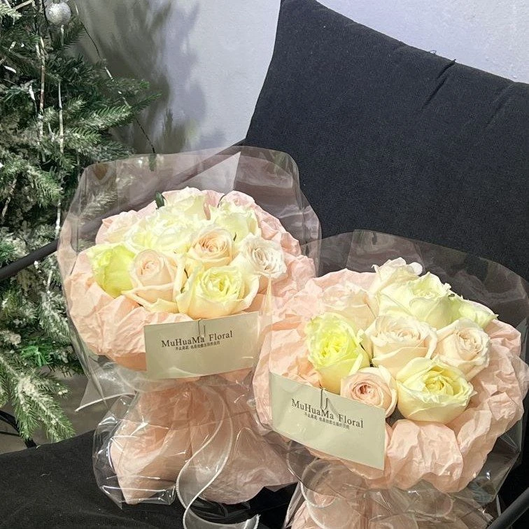 【笑靥如花】9朵混搭少女色系玫瑰中等大小花束