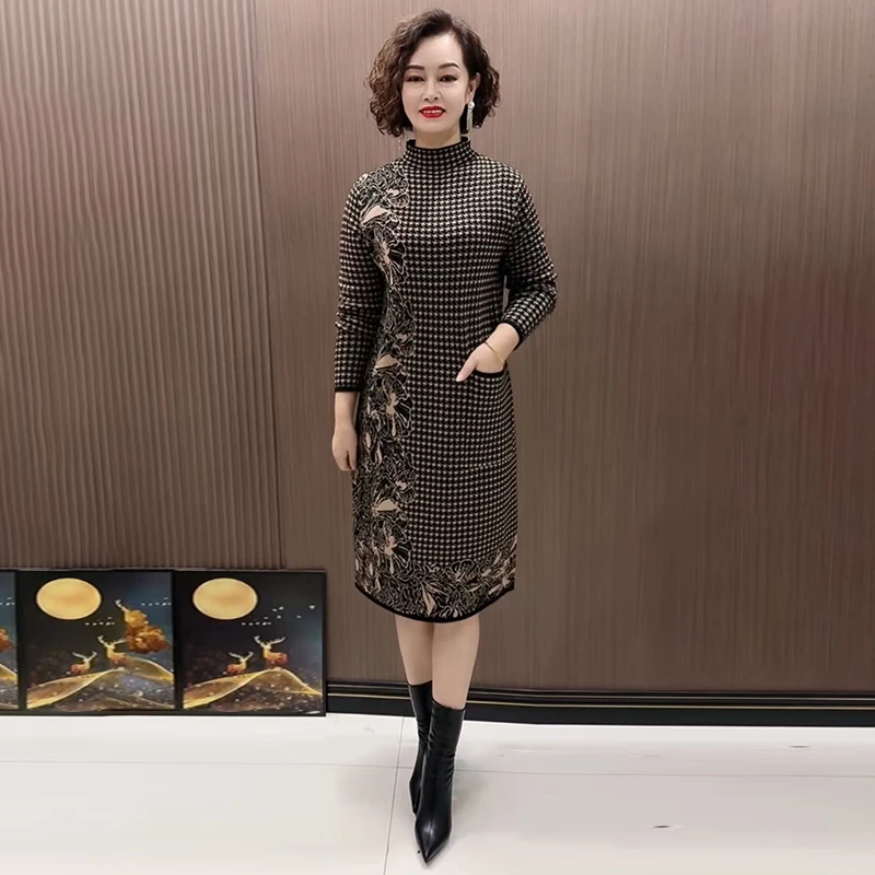 带兜打底针织裙秋冬中老年妈妈宽松遮肚毛衣裙子半高领过膝连衣裙