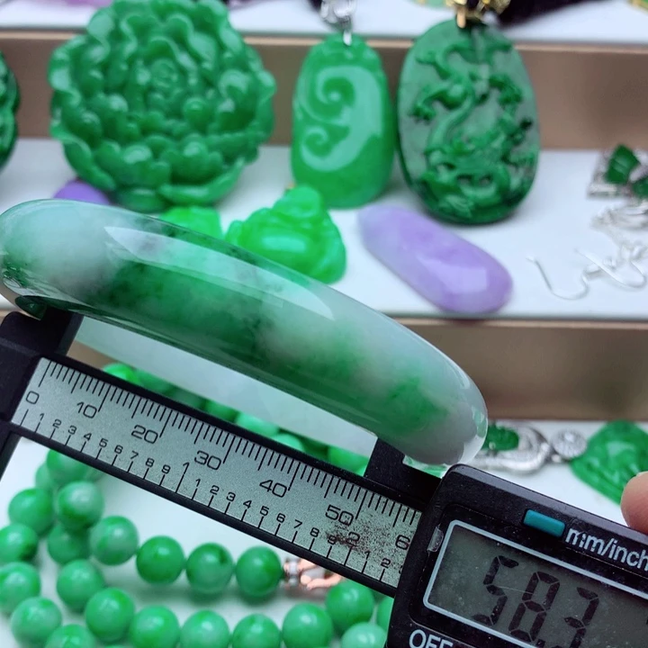 翡翠未镶嵌手镯…．．