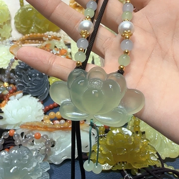 未镶嵌蛇纹石玉吊坠