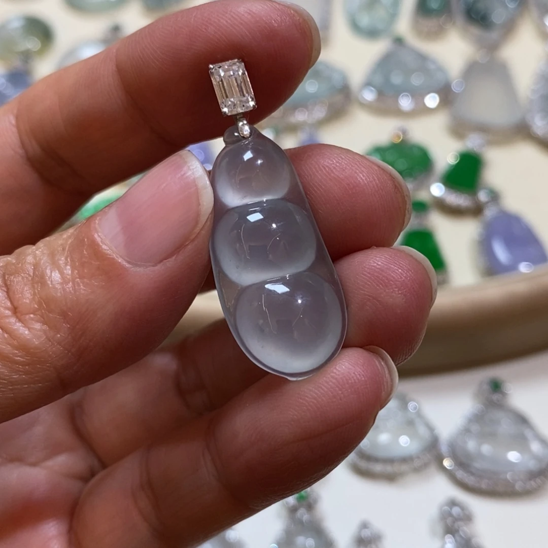 翡翠18K金镶嵌吊坠(不含链)福豆