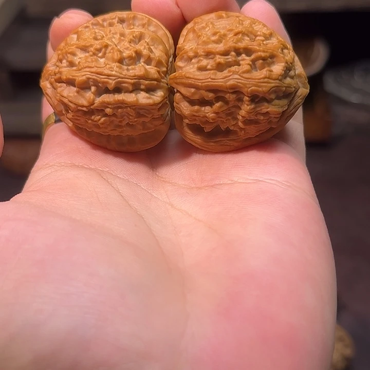 Z***o文玩核桃吊坠40三角白