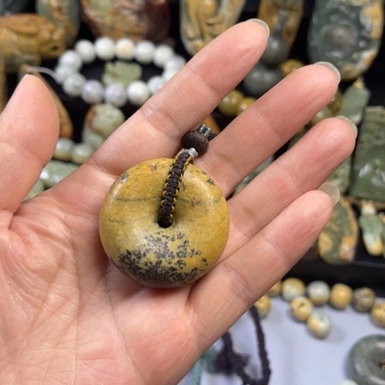 透闪石质玉手把件未镶嵌