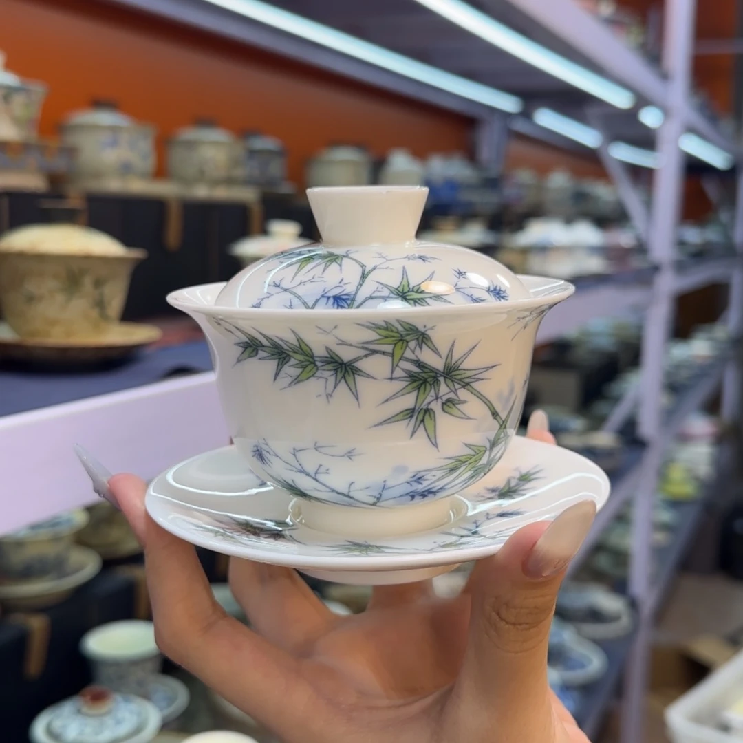 我在外面吃饭呢你在哪