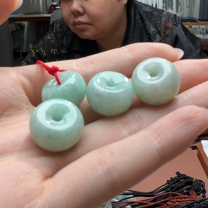 未镶嵌挂件翡翠福利1个，不包邮，拍一单邮费发货