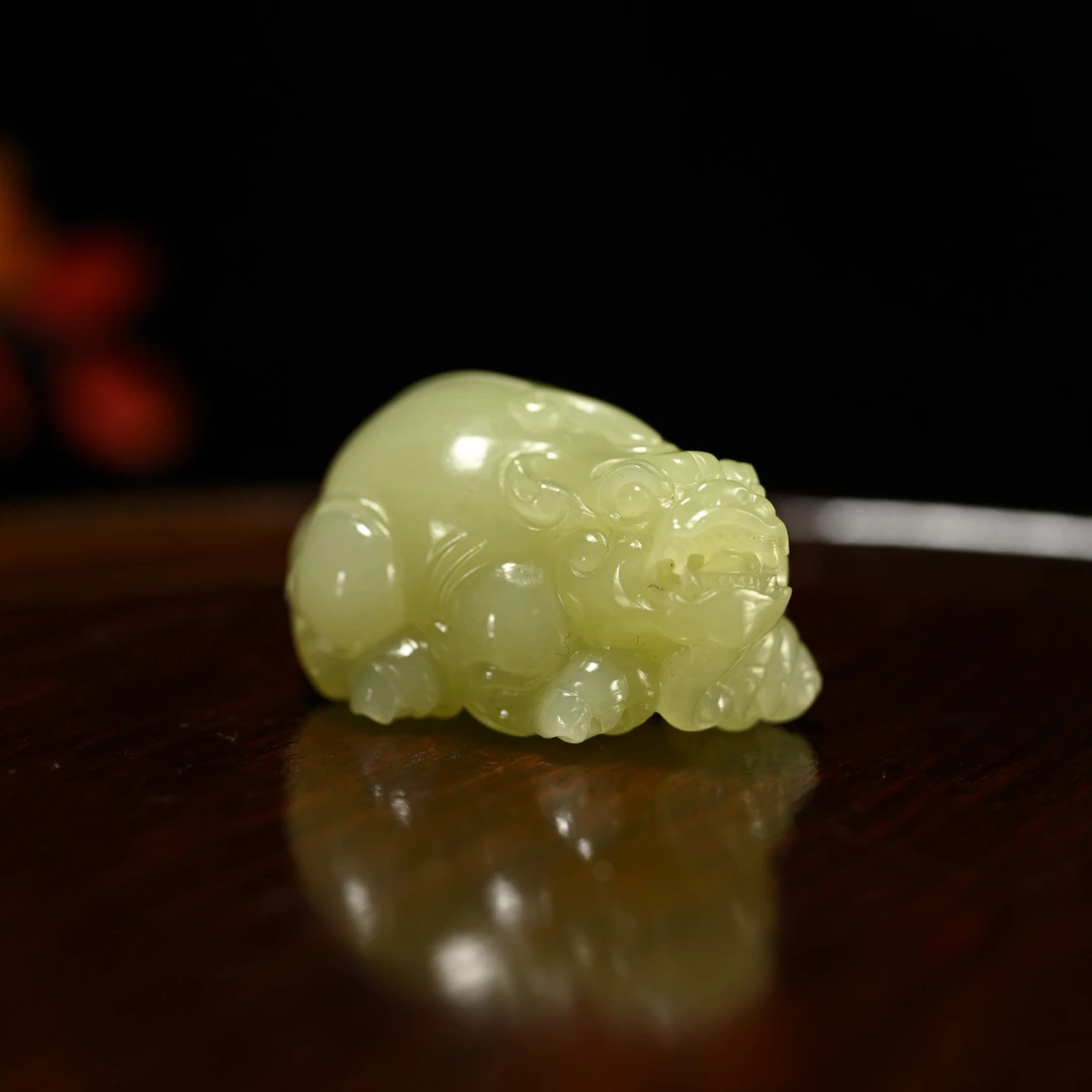 LOT8807 2512050020和田玉黄玉貔貅摆件/保利