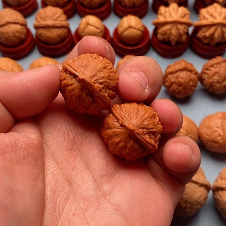 文玩核桃把件桃心