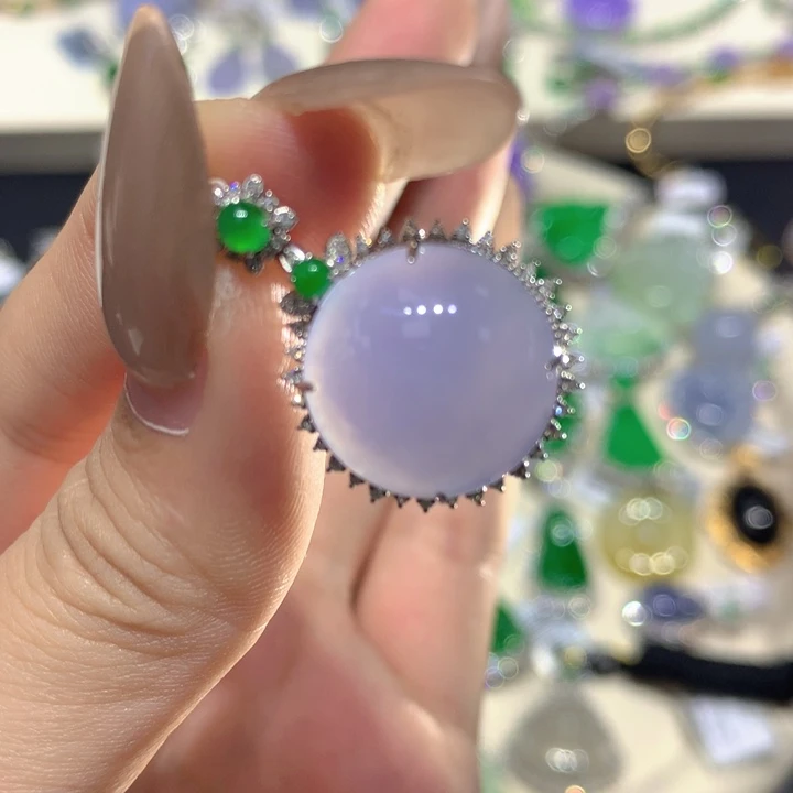 翡翠18K金镶嵌颈饰