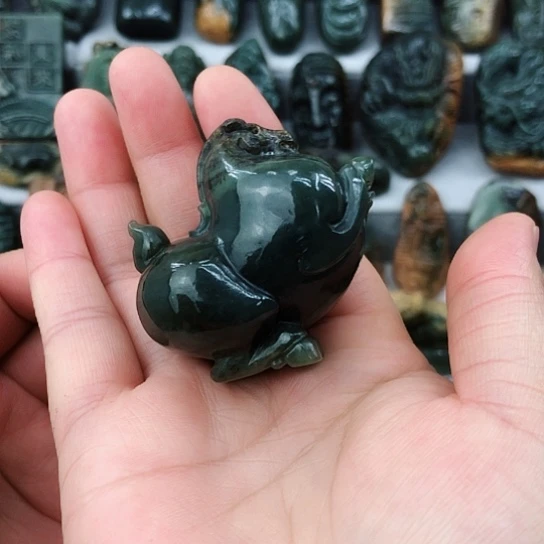 岫岩河磨玉（透闪石质玉）未镶嵌把件