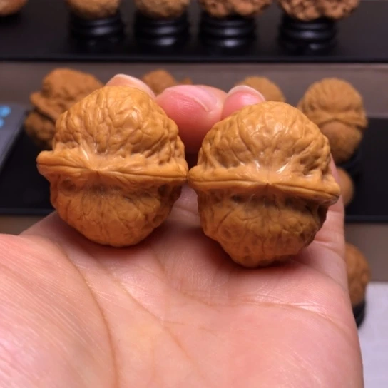 文玩核桃把件粗筋钢蛋16