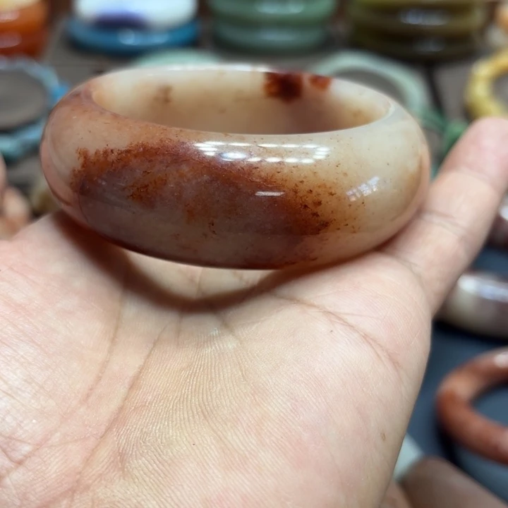 黑***妞石英岩玉合金颈饰