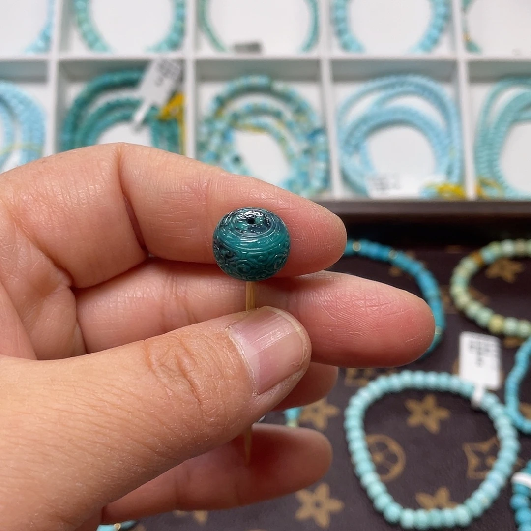 绿松石未镶嵌珠宝奇石010