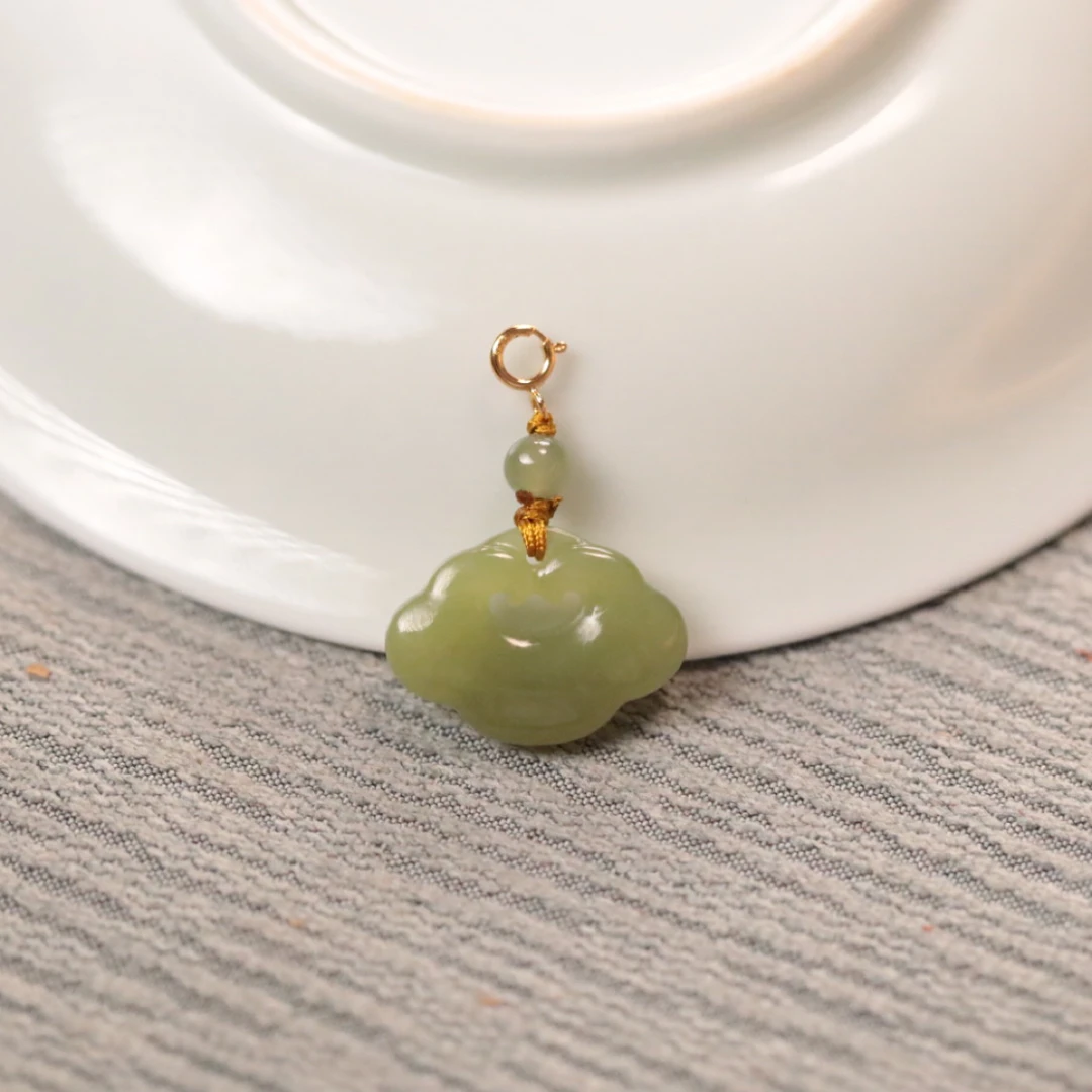 和田玉【如意】吊坠-58尺寸：2.2x1.6x0.5cm