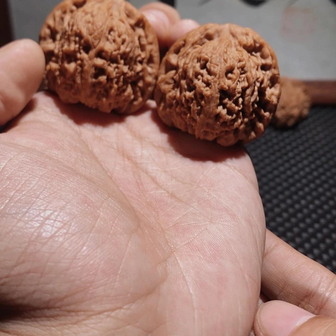 黄***哥文玩核桃吊坠南疆石