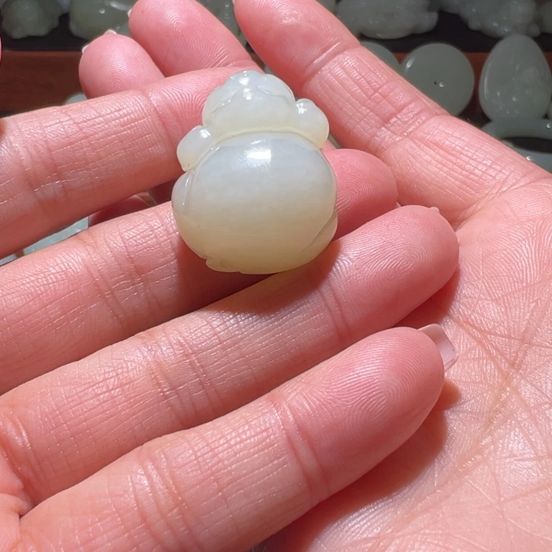 安***排和田玉未镶嵌颈饰