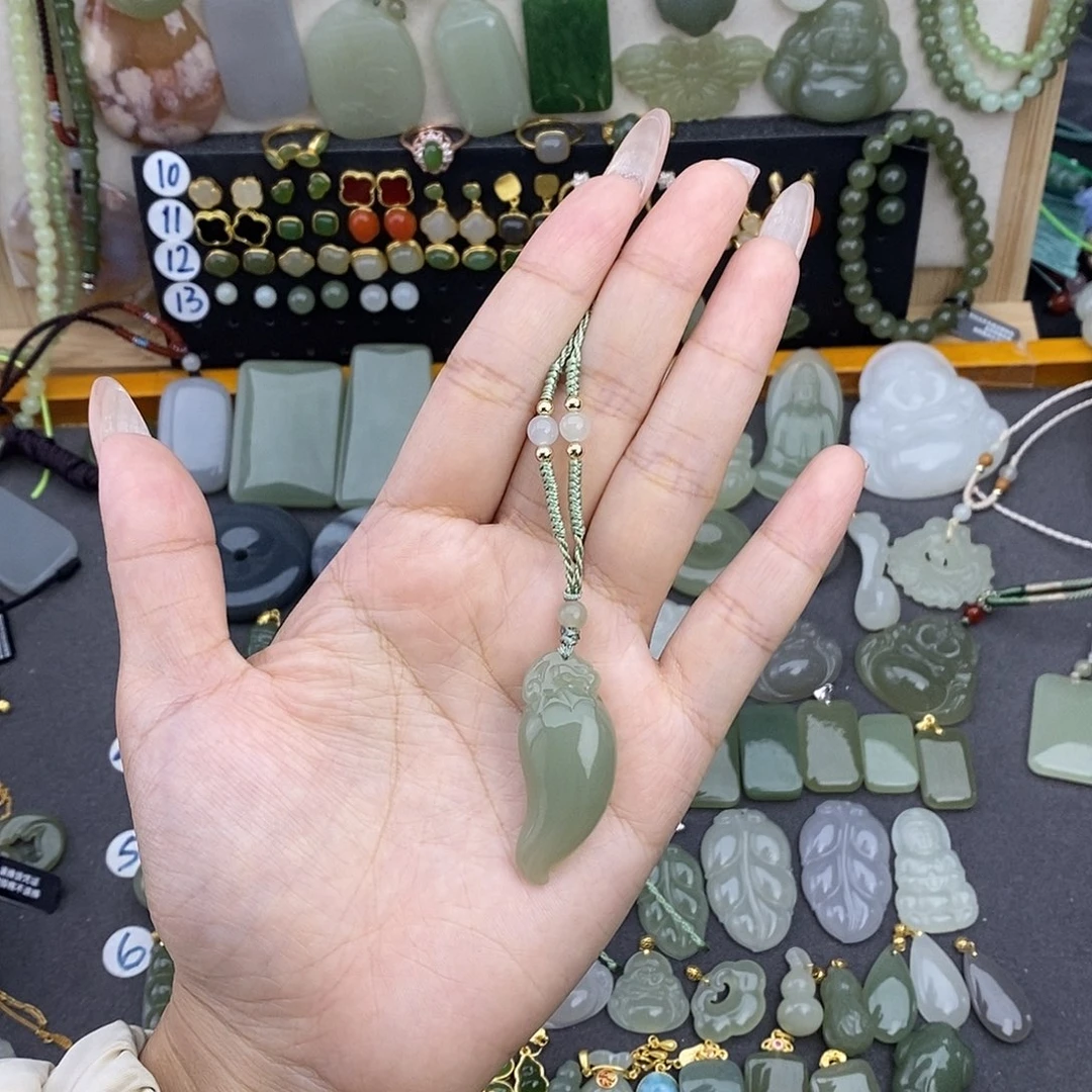 和田玉未镶嵌颈饰