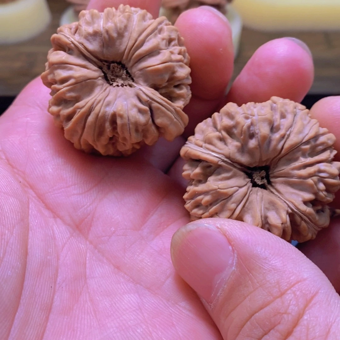 文玩核桃吊坠花****花文玩核桃门墩