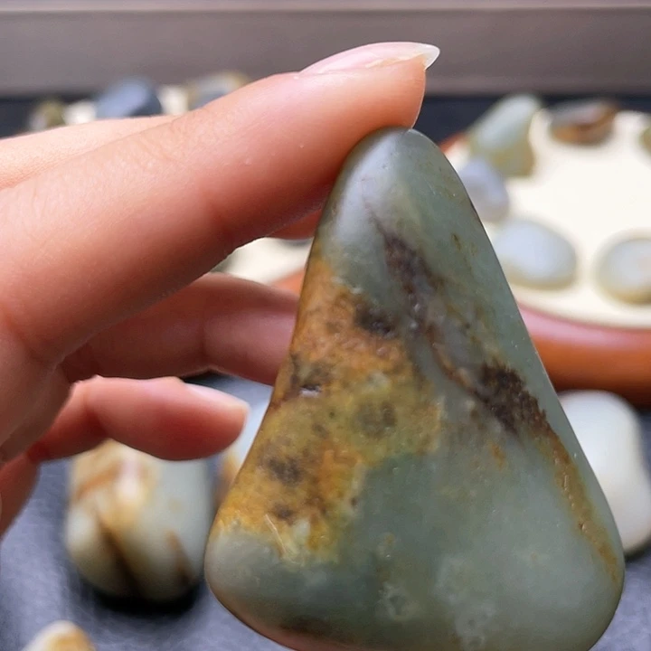 和田玉颈饰未镶嵌18