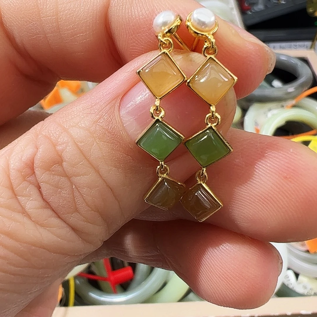 和田玉未镶嵌耳饰