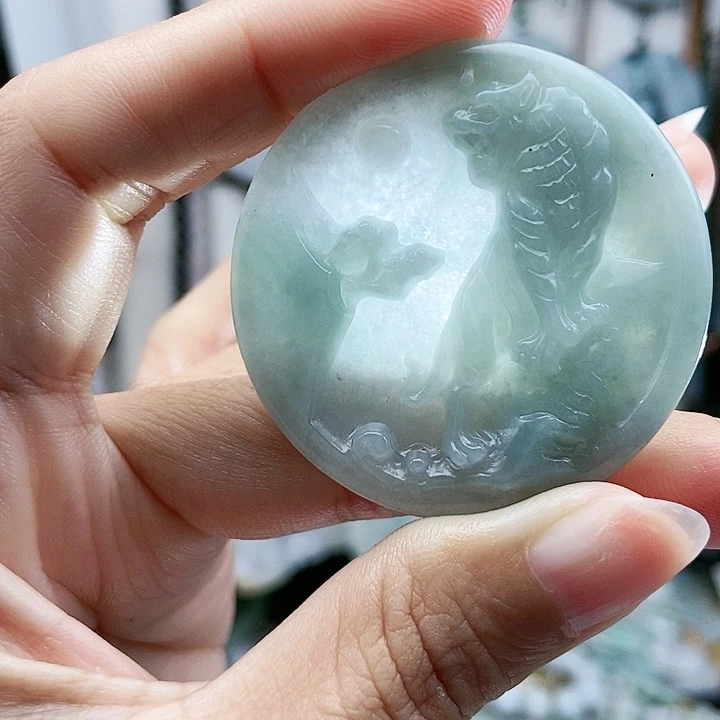 颈饰足铂镶嵌翡翠翡翠