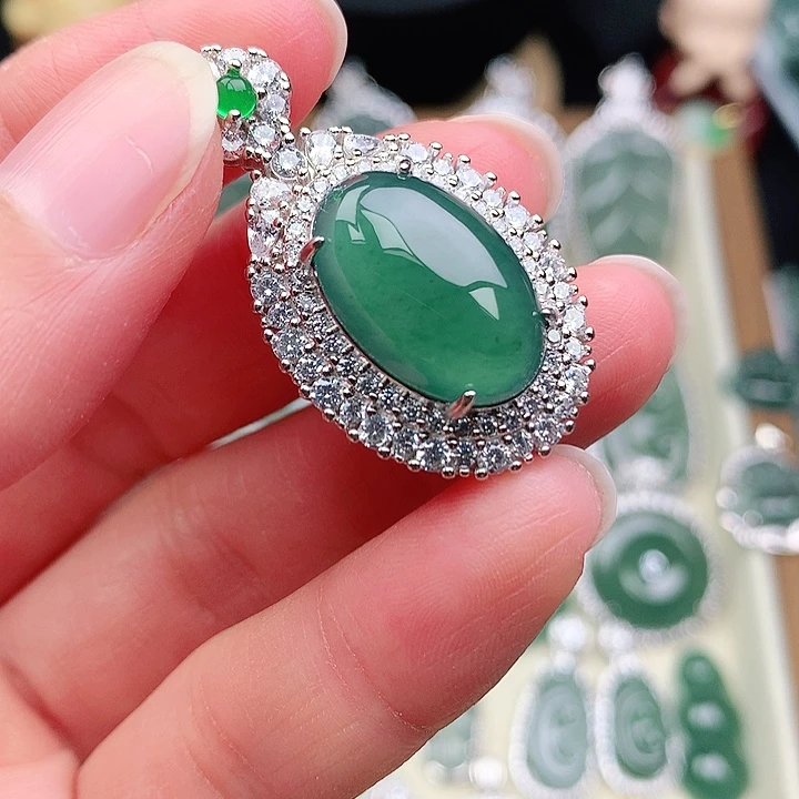 颈饰未镶嵌翡翠吊坠