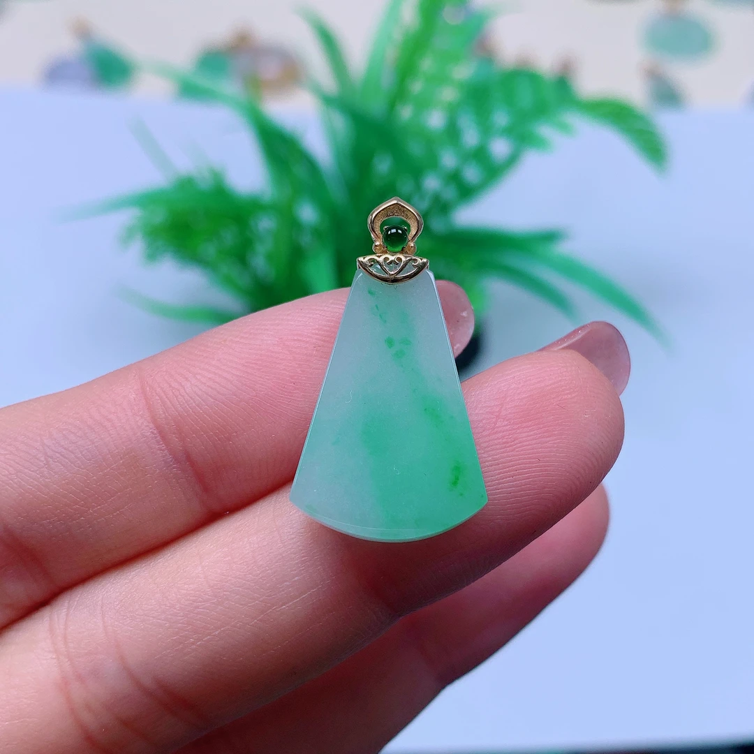 缅甸天然A货翡翠，飘绿无事牌 编号9/224尺寸22.6-15.3-2.3