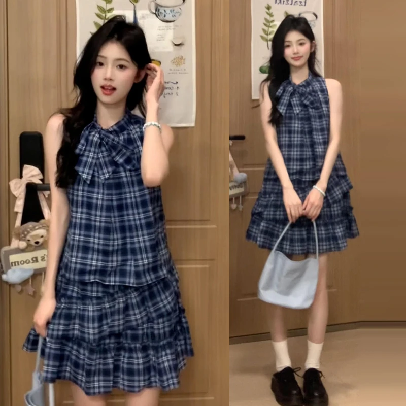 无袖背心蓝色衬衫格纹连衣裙子女装2025年初夏季穿搭挂脖蛋糕短裙