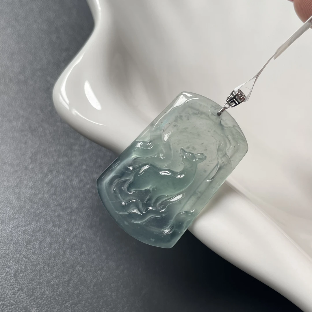 18K金扣头镶嵌危地马拉冰蓝水九尾狐吊坠约34*22*2mm