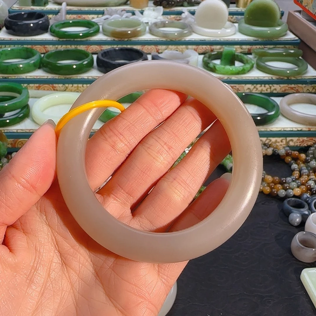 未镶嵌手镯和田玉藕粉手镯