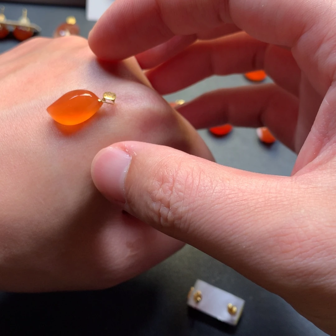 南红玛瑙未镶嵌颈饰