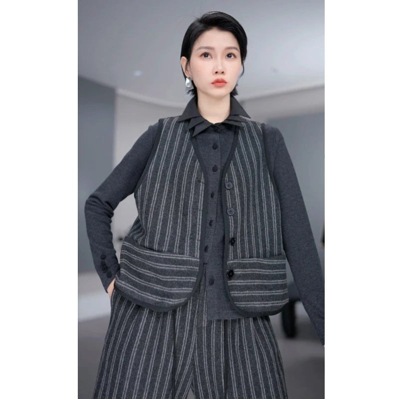 鑫鑫2025冬季新款加绒小众炸街高级感女装时尚大牌无袖马甲33618