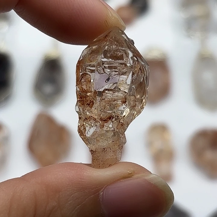 颈饰水晶未镶嵌巴基斯坦红泥闪灵钻32mm+