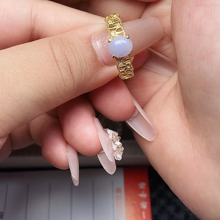 颈饰未镶嵌翡翠戒指