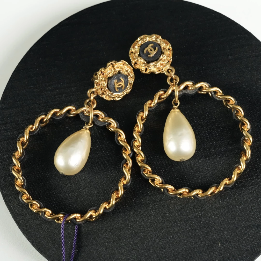 Chanel 大水滴皮穿圈圈吊坠耳夹