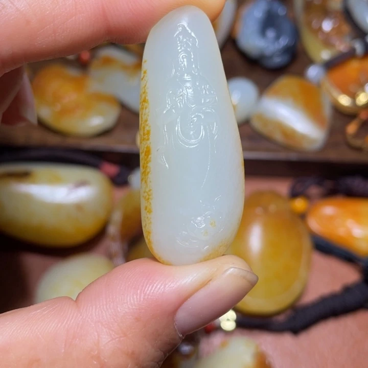 颈饰未镶嵌和田玉