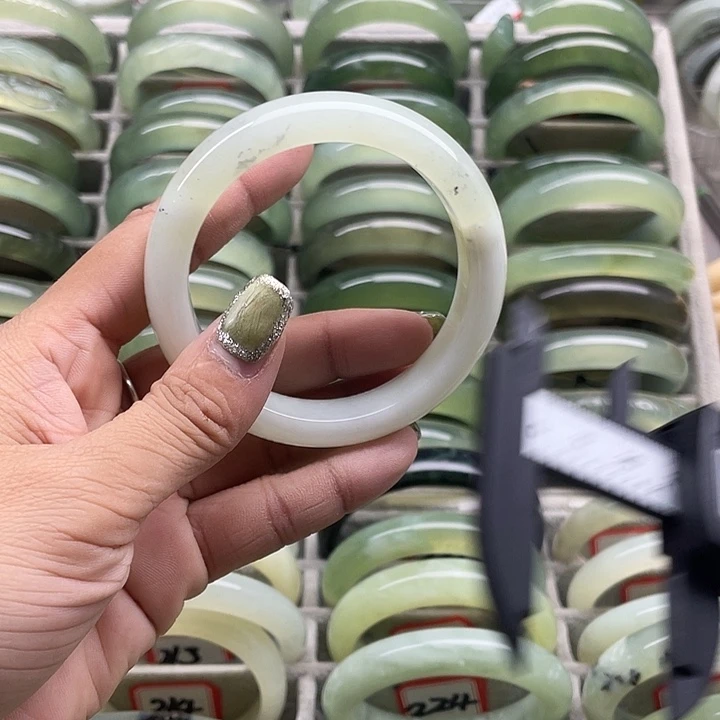 蛇纹石玉未镶嵌手镯206