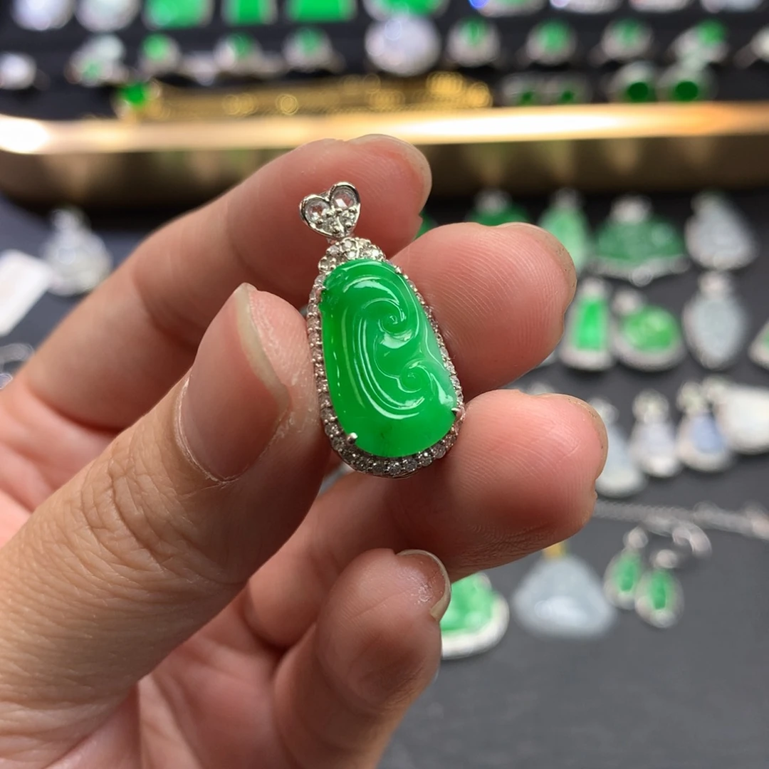 翡翠吊坠(不含链)18K金镶嵌